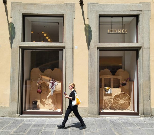 Comment associer des vêtements en lin pour un look estival élégant?