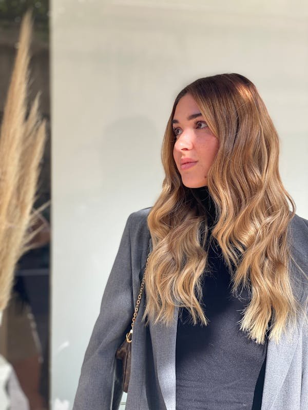 Balayage caramel : une allure lumineuse et naturelle pour vous